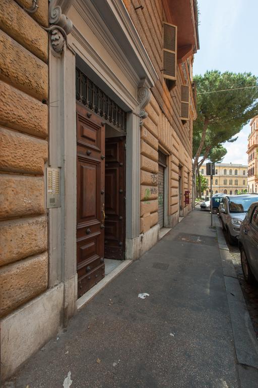 Colosseum Corner Rome Bagian luar foto