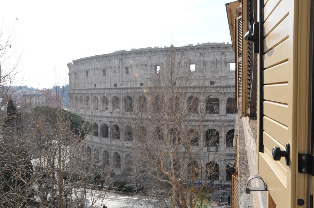 Colosseum Corner Rome Bagian luar foto