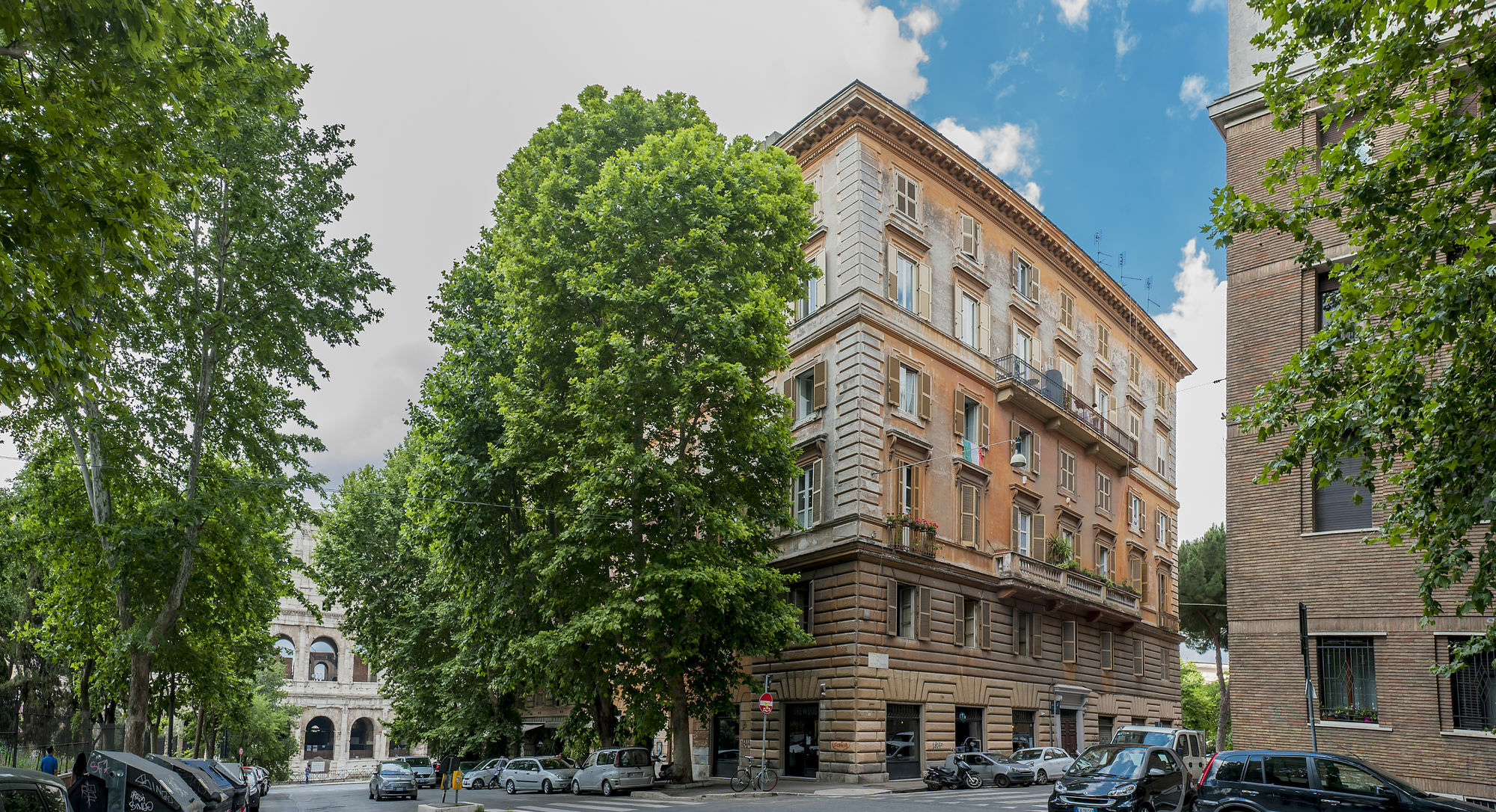 Colosseum Corner Rome Bagian luar foto